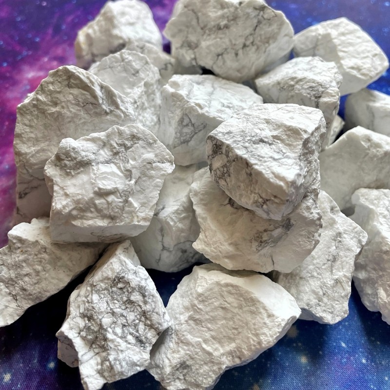 Howlite, Brut Howlite, Brut