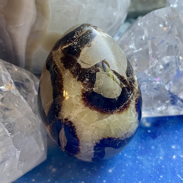 Oeuf de Gem septarian ~ voyage spirituel, Transformation, sagesse ancestrale Oeuf de Gem septarian ~ voyage spirituel, Transformation, sagesse ancestrale