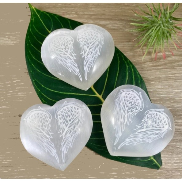 Coeurs en sélénite avec ailes d’ange Coeurs en sélénite avec ailes d’ange