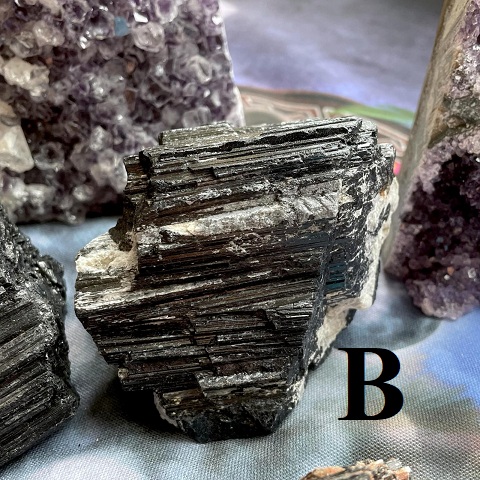 Spécimen de tourmaline noire Spécimen de tourmaline noire